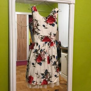 Vintage 60’s rose red & blue, off white size 12